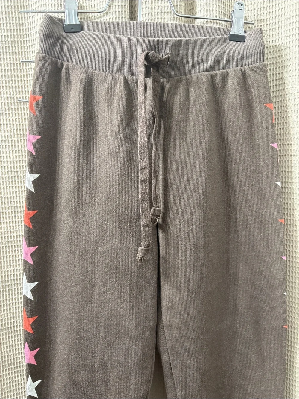 Wild fox brown star accent joggers never worn
